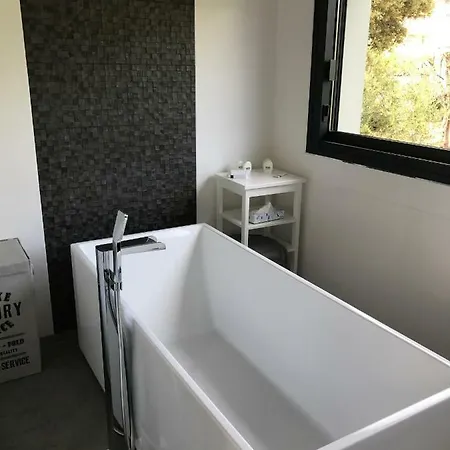 D'exception, Piscine, Vue Mer, A 100m * Аяччо